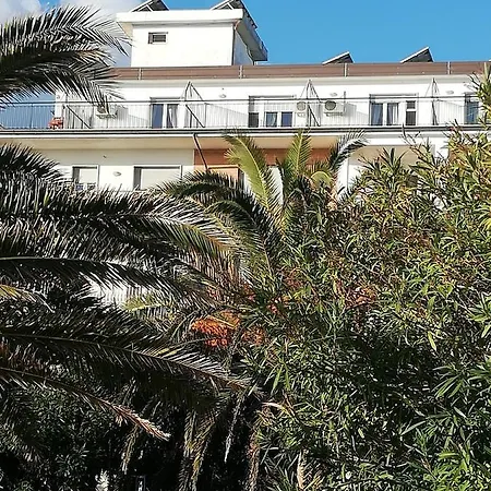 Bed & Breakfast Attico Mare 4*